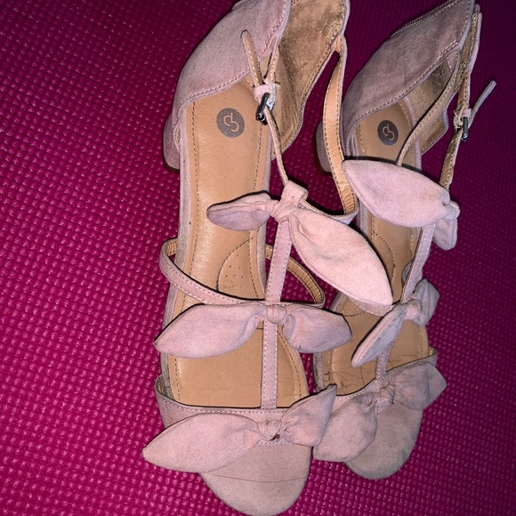 Bow tie low heel sandals! - Picture 2 of 3